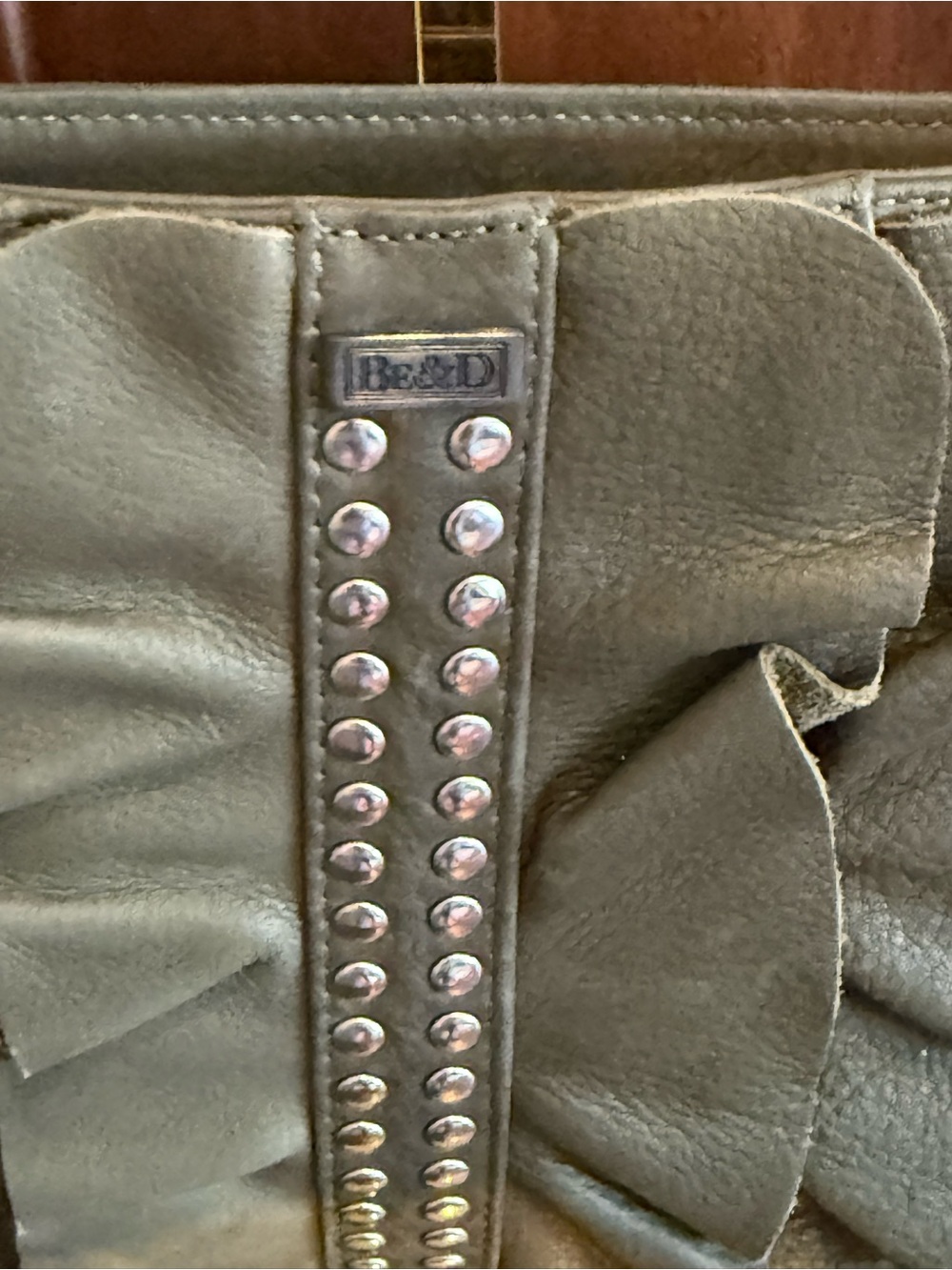 BE & D Green Ruffle Leather Kan Kan Shoulder Bag/Clutch - Picture 2 of 8